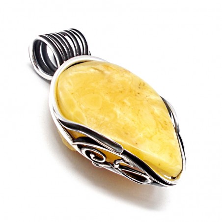 SREBRNY WISIOR Z BURSZTYNEM BAŁTYCKIM