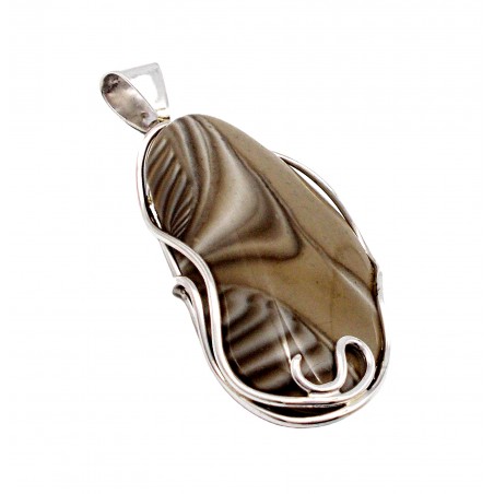 SREBRNY WISIOREK Z KRZEMIENIEM PASIASTYM