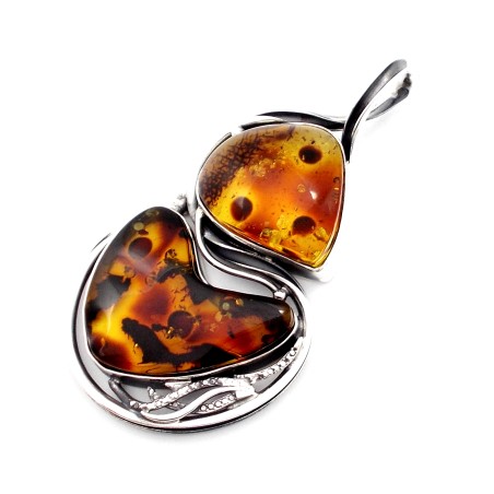 SREBRNY WISIOREK Z BURSZTYNEM BAŁTYCKIM