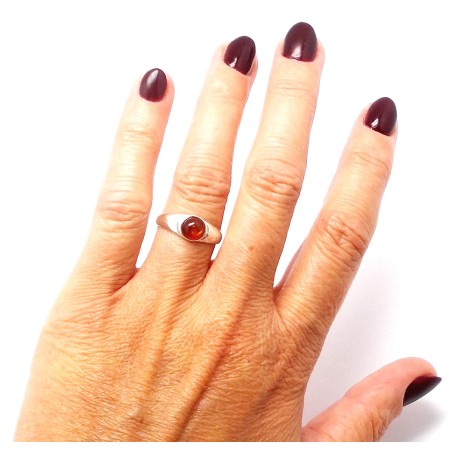 SREBRNY PIERŚCIONEK Z BURSZTYNEM