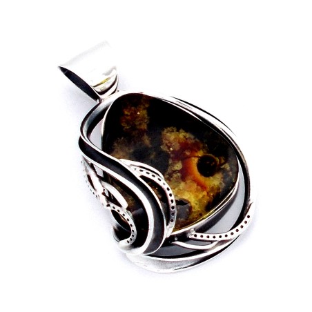 SREBRNY WISIOREK Z BURSZTYNEM BAŁTYCKIM