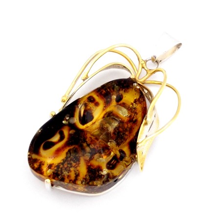 wisiorek-z-bursztynem