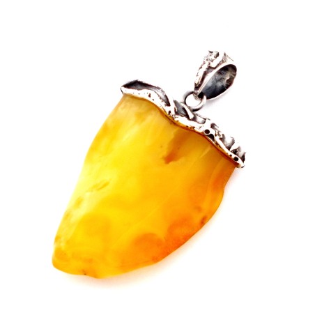 SREBRNY WISIOREK Z BURSZTYNEM SERCE