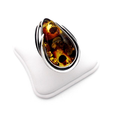 Pierścionek z bursztynem