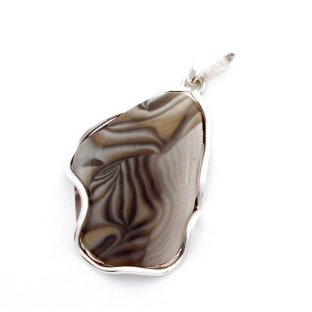 SREBRNY WISIOREK Z KRZEMIENIEM PASIASTYM