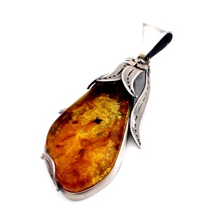 srebrny-wisiorek-z-bursztynem