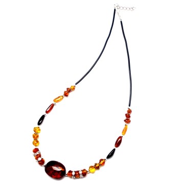 NASZYJNIK Z BURSZTYNEM BAŁTYCKIM