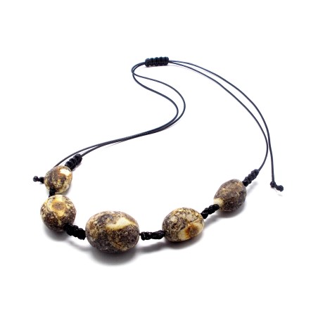 NASZYJNIK Z BURSZTYNU NIEOSZLIFOWANEGO