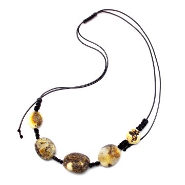 NASZYJNIK Z BURSZTYNU NIEOSZLIFOWANEGO