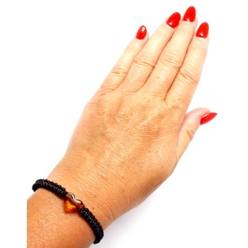 BRANSOLETKA Z BURSZTYNOWYM SERCEM