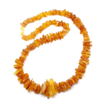 NASZYJNIK KORALE Z BURSZTYNU NIEOSZLIFOWANEGO