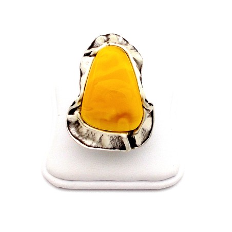 SREBRNY PIERŚCIONEK Z BURSZTYNEM