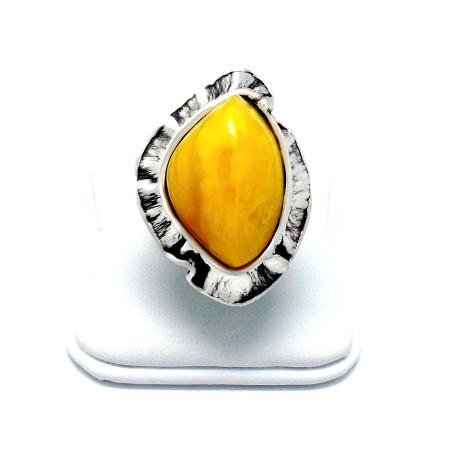 SREBRNY PIERŚCIONEK Z BURSZTYNEM