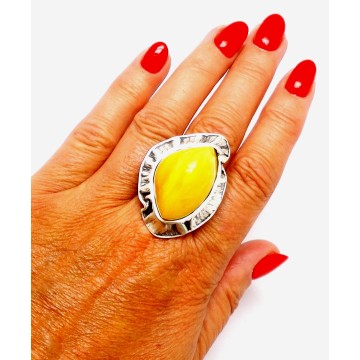 SREBRNY PIERŚCIONEK Z BURSZTYNEM