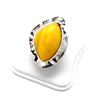 SREBRNY PIERŚCIONEK Z BURSZTYNEM