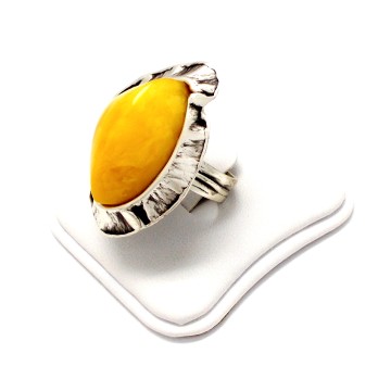 SREBRNY PIERŚCIONEK Z BURSZTYNEM