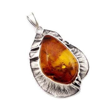 SREBRNY WISIOREK Z BURSZTYNEM