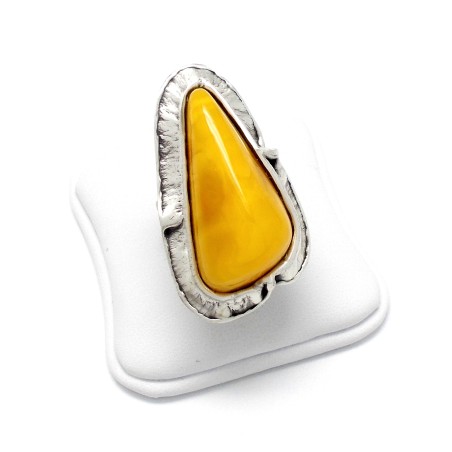 Pierścionek z bursztynem
