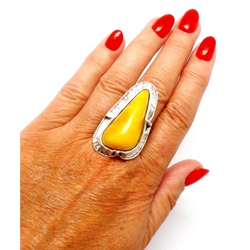 Pierścionek z bursztynem