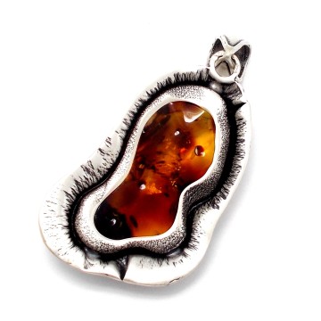 SREBRNY WISIOREK Z BURSZTYNEM BAŁTYCKIM