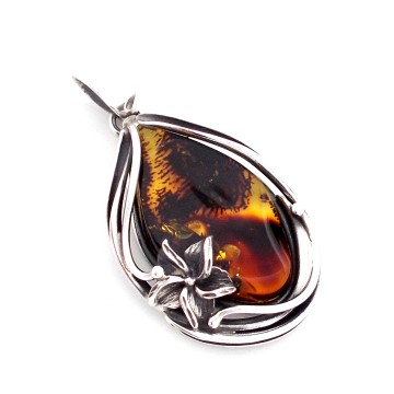 WISIOREK Z BURSZTYNEM BAŁTYCKIM