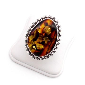 SREBRNY PIERŚCIONEK Z BURSZTYNEM