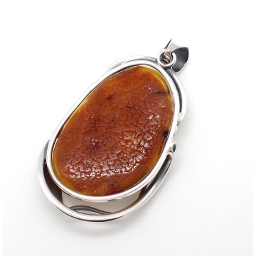 SREBRNY WISIOREK Z BURSZTYNEM BAŁTYCKIM