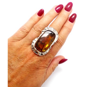 SREBRNY PIERŚCIONEK Z BURSZTYNEM