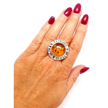 PIERŚCIONEK Z BURSZTYNEM