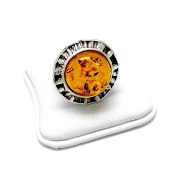 PIERŚCIONEK Z BURSZTYNEM