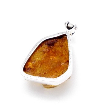 SREBRNY WISIOREK Z BURSZTYNEM