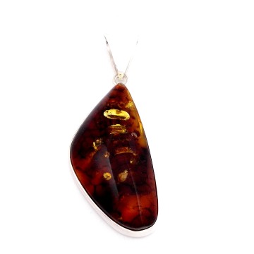 wisiorek-z-bursztynem