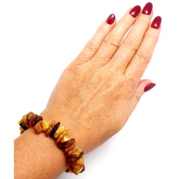 BRANSOLETKA BURSZTYNEM NIEOSZLIFOWANYM