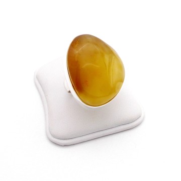 PIERŚCIONEK Z BURSZTYNEM