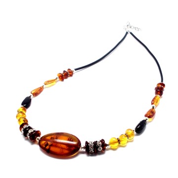 NASZYJNIK Z BURSZTYNEM