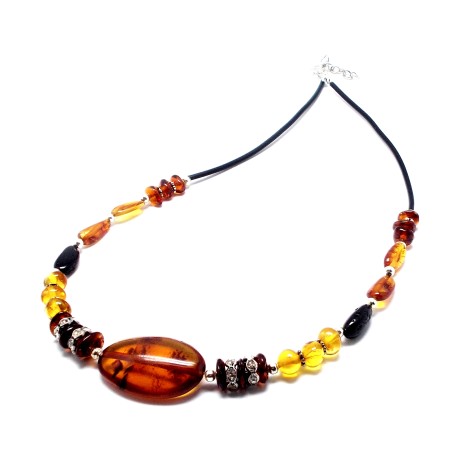 NASZYJNIK Z BURSZTYNEM