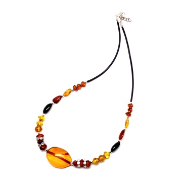 NASZYJNIK Z BURSZTYNEM