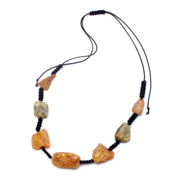 NASZYJNIK Z BURSZTYNU NIEOSZLIFOWANEGO