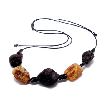 NASZYJNIK Z BURSZTYNU NIEOSZLIFOWANEGO