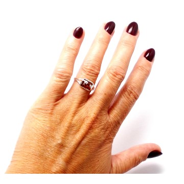 SREBRNY PIERŚCIONEK Z BURSZTYNEM